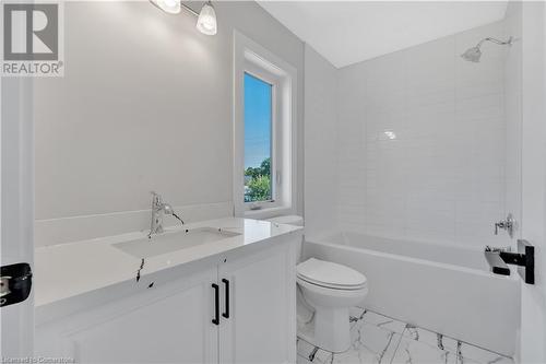 86 Beland Avenue N, Hamilton, ON - Indoor Photo Showing Bathroom