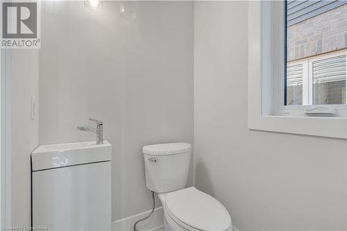 86 Beland Avenue N, Hamilton, ON - Indoor Photo Showing Bathroom