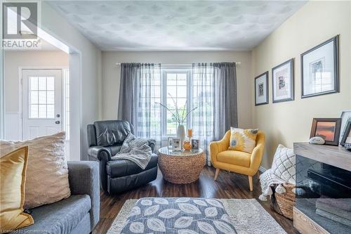 25 Morgan Drive, Caledonia, ON - Indoor Photo Showing Living Room