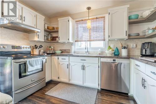 25 Morgan Drive, Caledonia, ON - Indoor Photo Showing Kitchen