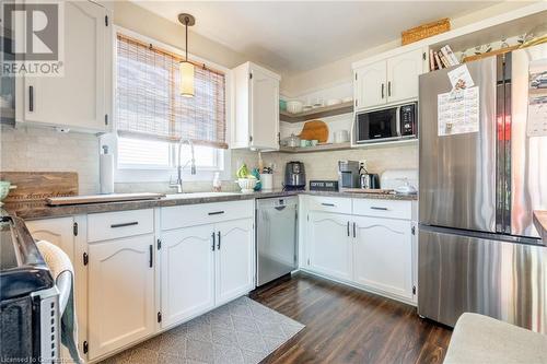 25 Morgan Drive, Caledonia, ON - Indoor Photo Showing Kitchen