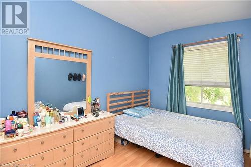 33 Fielding Crescent, Hamilton, ON - Indoor Photo Showing Bedroom