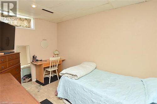 33 Fielding Crescent, Hamilton, ON - Indoor Photo Showing Bedroom