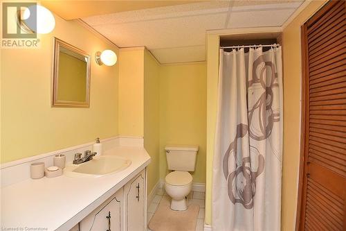 33 Fielding Crescent, Hamilton, ON - Indoor Photo Showing Bathroom