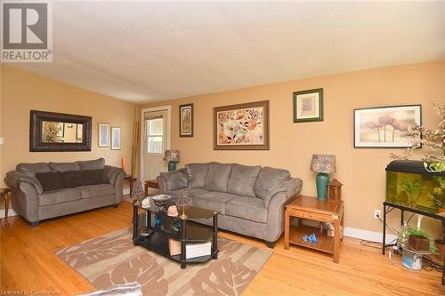 33 Fielding Crescent, Hamilton, ON - Indoor Photo Showing Living Room