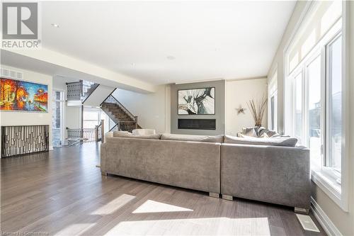 78 Hickory Avenue, Niagara-On-The-Lake, ON - Indoor Photo Showing Living Room