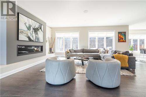 78 Hickory Avenue, Niagara-On-The-Lake, ON - Indoor Photo Showing Living Room With Fireplace