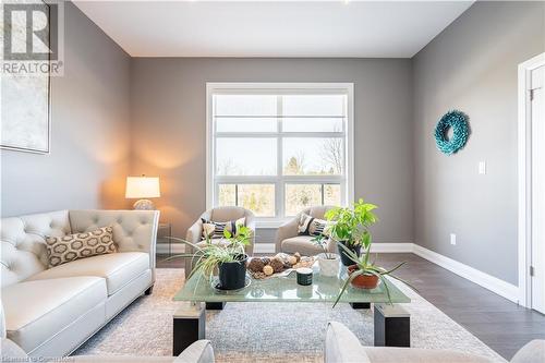 78 Hickory Avenue, Niagara-On-The-Lake, ON - Indoor Photo Showing Living Room