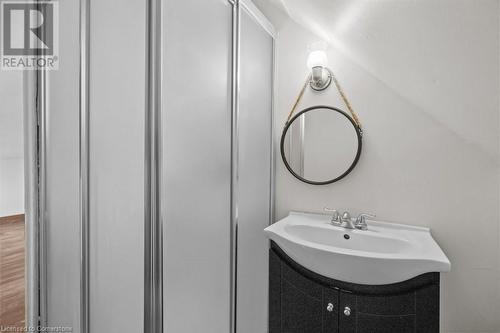 99 Balsam Avenue S, Hamilton, ON - Indoor Photo Showing Bathroom