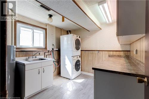 28 Cartier Drive, Thorold, ON - Indoor Photo Showing Laundry Room