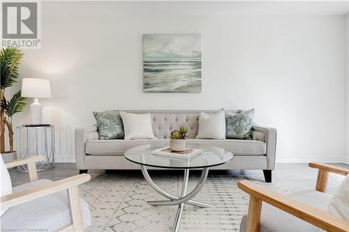 28 Cartier Drive, Thorold, ON - Indoor Photo Showing Living Room