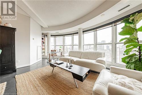 135 James Street S Unit# 814, Hamilton, ON - Indoor Photo Showing Living Room