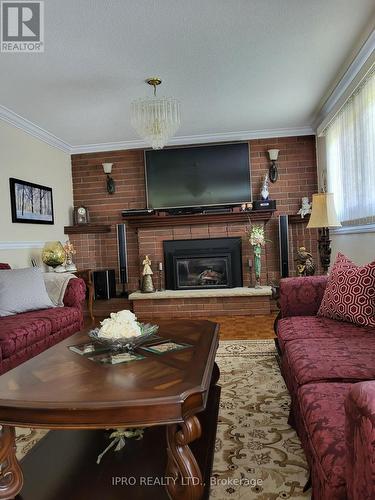 4239 Rockwood Road, Mississauga, ON - Indoor Photo Showing Living Room With Fireplace