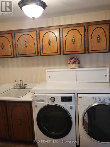 4239 Rockwood Road, Mississauga, ON - Indoor Photo Showing Laundry Room