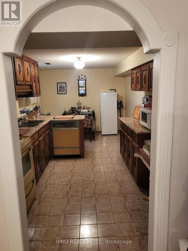 4239 Rockwood Road, Mississauga, ON - Indoor Photo Showing Kitchen