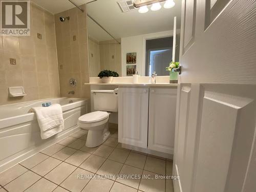 718 - 3880 Duke Of York Boulevard, Mississauga (City Centre), ON - Indoor Photo Showing Bathroom