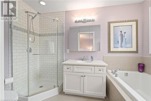 8 Country Fair Way, Hamilton, ON - Indoor Photo Showing Bathroom