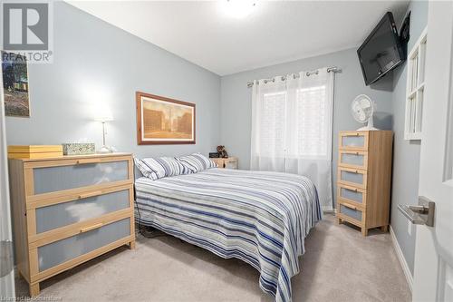 8 Country Fair Way, Hamilton, ON - Indoor Photo Showing Bedroom