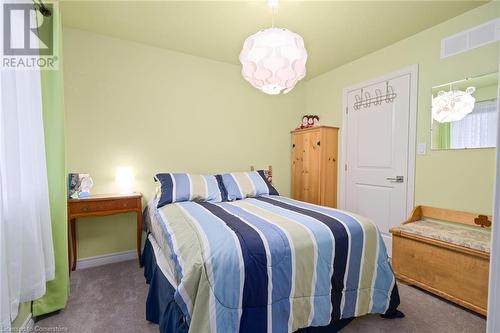 8 Country Fair Way, Hamilton, ON - Indoor Photo Showing Bedroom