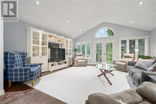 8 Country Fair Way, Hamilton, ON - Indoor Photo Showing Living Room