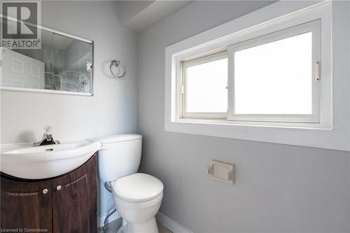 125 Melrose Avenue N, Hamilton, ON - Indoor Photo Showing Bathroom