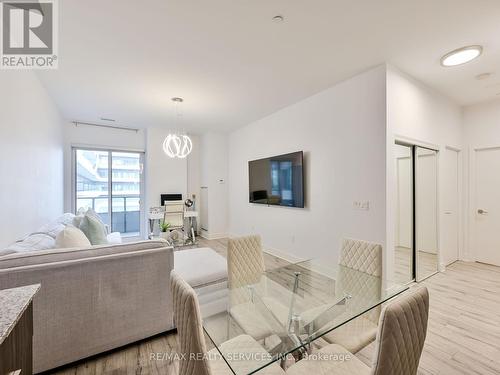 542 - 20 Shore Breeze Drive, Toronto, ON - Indoor Photo Showing Living Room