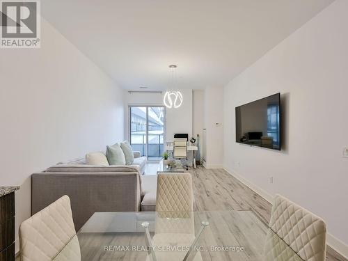 542 - 20 Shore Breeze Drive, Toronto, ON - Indoor Photo Showing Living Room