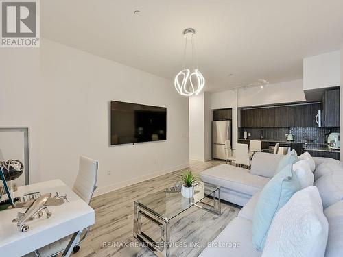 542 - 20 Shore Breeze Drive, Toronto, ON - Indoor Photo Showing Living Room