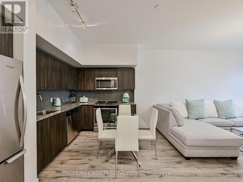 542 - 20 Shore Breeze Drive, Toronto, ON - Indoor Photo Showing Kitchen With Stainless Steel Kitchen