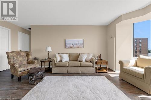 200 Limeridge Road W Unit# 604, Hamilton, ON - Indoor Photo Showing Living Room