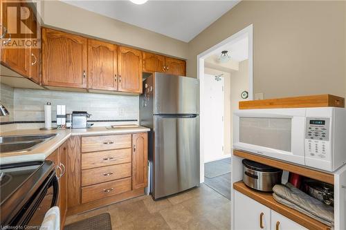 200 Limeridge Road W Unit# 604, Hamilton, ON - Indoor Photo Showing Kitchen