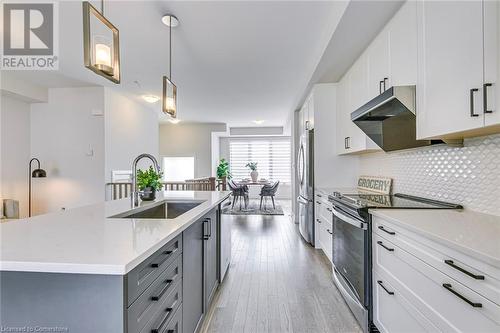 1488 Yellow Rose Circle, Oakville, ON - Indoor Photo Showing Kitchen With Upgraded Kitchen