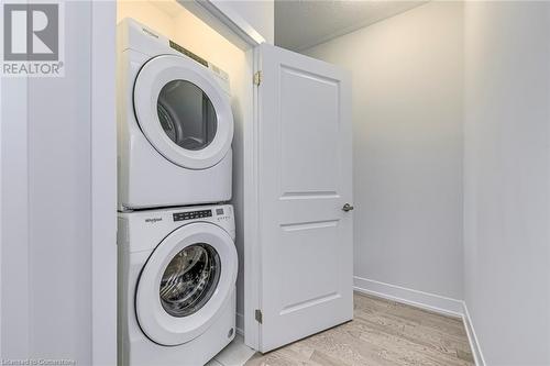 1488 Yellow Rose Circle, Oakville, ON - Indoor Photo Showing Laundry Room