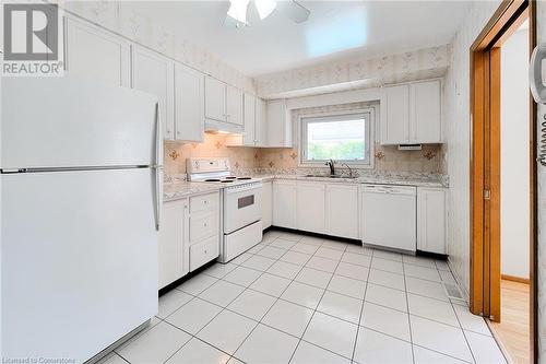 215 Montmorency Drive, Hamilton, ON - Indoor Photo Showing Kitchen