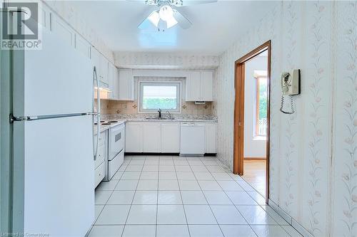 215 Montmorency Drive, Hamilton, ON - Indoor Photo Showing Kitchen