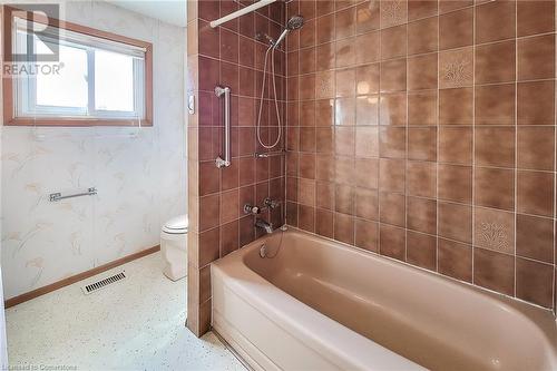 215 Montmorency Drive, Hamilton, ON - Indoor Photo Showing Bathroom