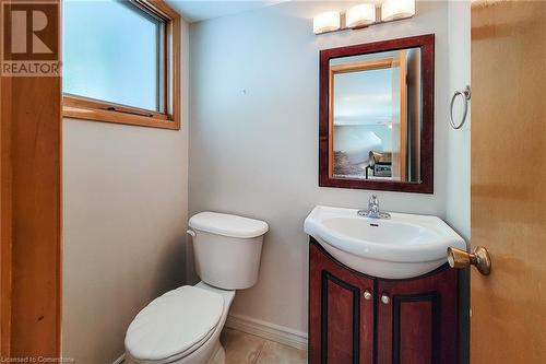 215 Montmorency Drive, Hamilton, ON - Indoor Photo Showing Bathroom