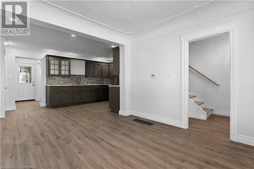 394 Cope Street, Hamilton, ON - Indoor Photo Showing Kitchen