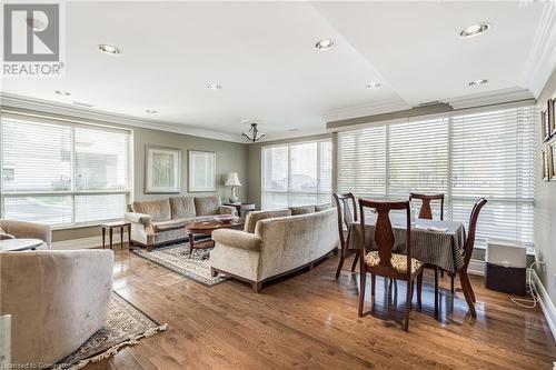 3000 Creekside Drive Unit# 801, Dundas, ON - Indoor Photo Showing Living Room