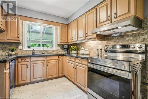 1650 Kerns Road, Burlington, ON - Indoor Photo Showing Kitchen