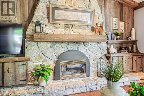 1650 Kerns Road, Burlington, ON - Indoor Photo Showing Living Room With Fireplace