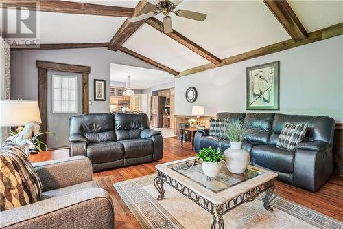 1650 Kerns Road, Burlington, ON - Indoor Photo Showing Living Room