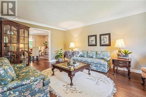 1650 Kerns Road, Burlington, ON - Indoor Photo Showing Living Room