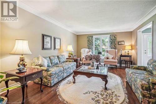 1650 Kerns Road, Burlington, ON - Indoor Photo Showing Living Room