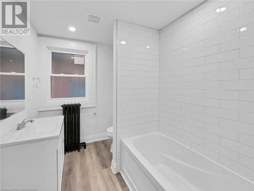 132 Holton Avenue S, Hamilton, ON - Indoor Photo Showing Bathroom