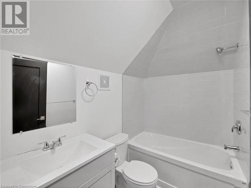 132 Holton Avenue S, Hamilton, ON - Indoor Photo Showing Bathroom