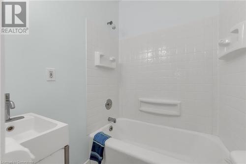 115 Belview Avenue, Hamilton, ON - Indoor Photo Showing Bathroom