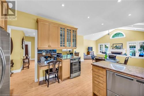 45 Bell Avenue, Grimsby, ON - Indoor Photo Showing Kitchen