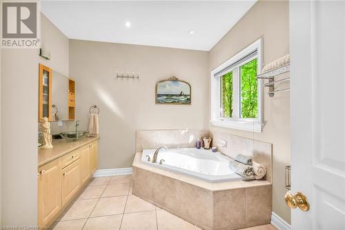 45 Bell Avenue, Grimsby, ON - Indoor Photo Showing Bathroom