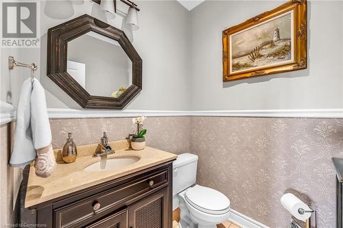 45 Bell Avenue, Grimsby, ON - Indoor Photo Showing Bathroom